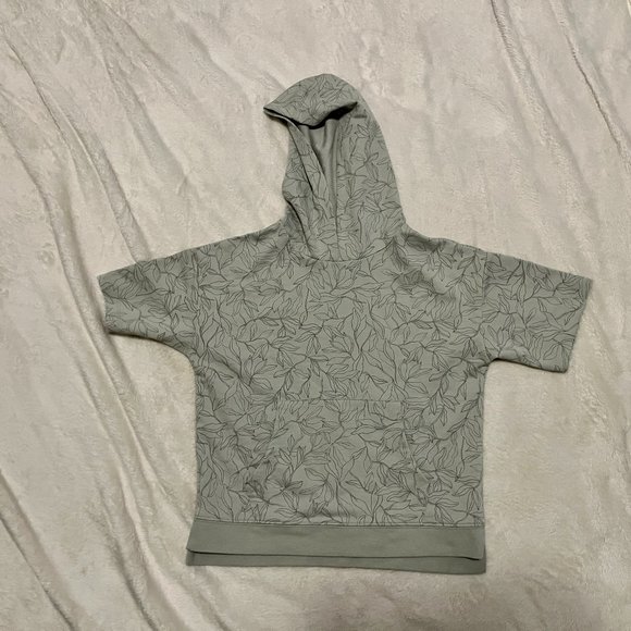 Rylee + Cru // sage printed short sleeve hooded sweatshirt // size 6-7 // EUC - Picture 1 of 3